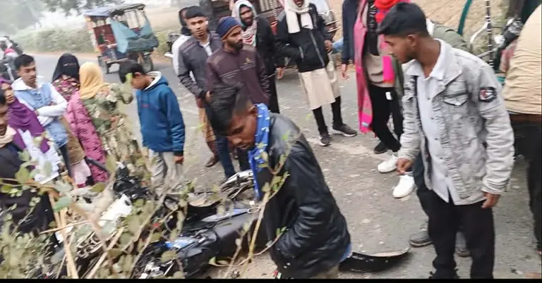 শেরপুরে দুই মোটরসাইকেলের মুখোমুখি সংঘর্ষের ঘটনা ঘটেছে